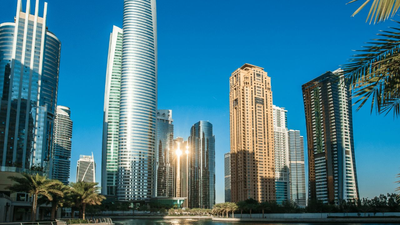 Capital Appreciation and Risks in Jumeirah Lake Towers Plus-value et risques à Jumeirah Lake Towers