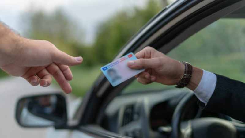 Expats renew their UAE driving